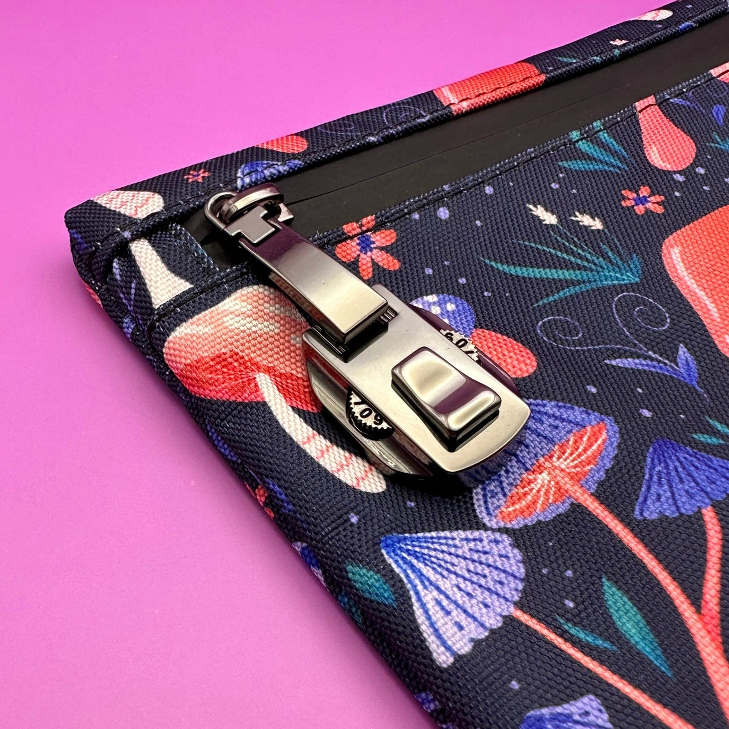 High Dreams Smell Proof Bag Lockable Mushrooms