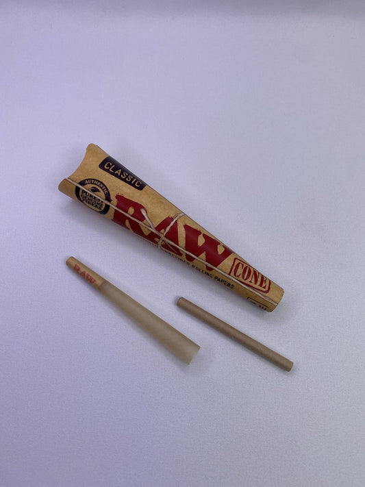 RAW Classic Pre Rolled Cones 1 1/4 6 Pack